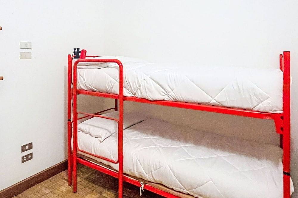 Ganze Wohnung, Gemütliche Wohnung für 4 Gäste mit  W-Lan, Tv und Innenhof in Sant'Antonio di Mavignola, Adamello-Presanella-Alpen