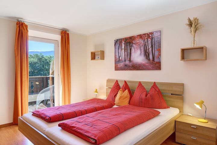 Appartamento per 2 persone, con giardino e piscina per bambini in Montagna