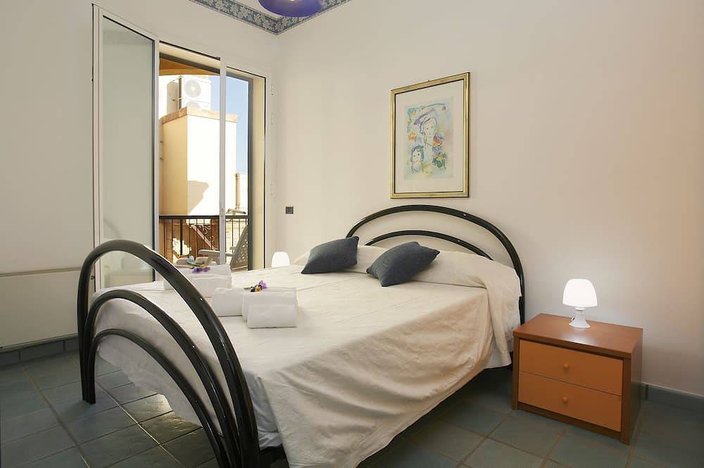 Appartamento intero, Appartamento a 10 metri dal mare per 4 persone in pieno centro, wi-fi gratuito in Marina di Ragusa, Provincia di Ragusa