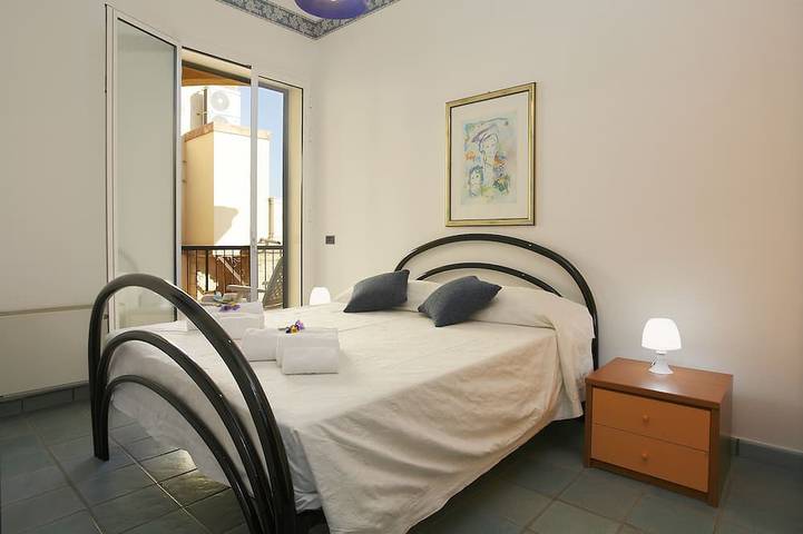Ferienwohnung für 4 Personen, mit Balkon in Marina di Ragusa - 2