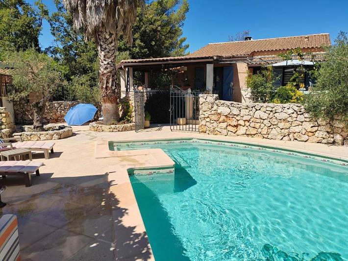 Chambre d’hôte pour 2 personnes, avec jardin et piscine à Nans-les-Pins - 3