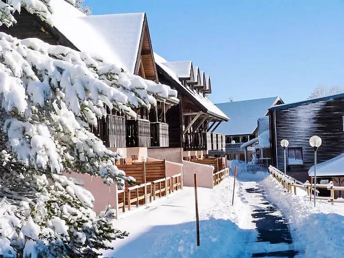 Gîte pour 8 personnes, avec piscine ainsi que jardin et sauna dans Lac Pavin - 2