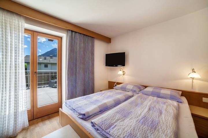 Entire apartment, Vacation Apartment "Moosmair 3" with Mountain View, Wi-Fi, Balcony & Garden in St. Martin in Passeier, Passeiertal