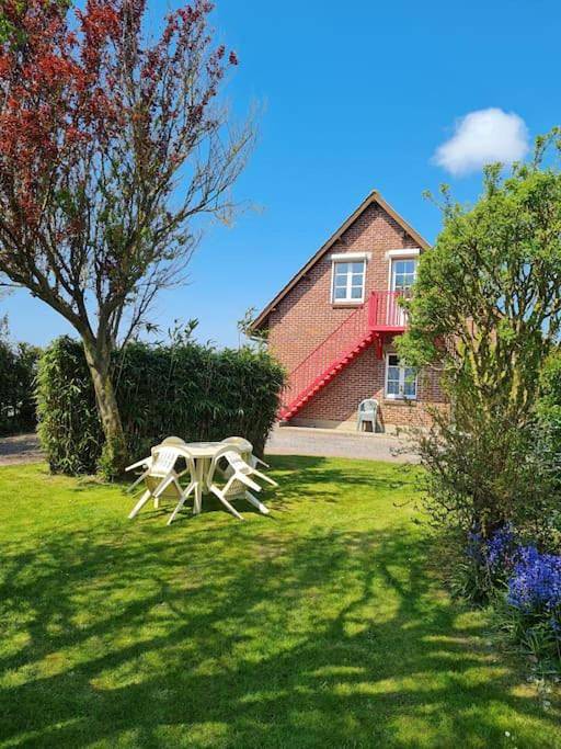 Gîte pour 4 personnes, avec jardin à Groffliers