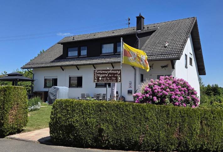 Ferienwohnung für 8 Personen, mit Balkon und Terrasse sowie Garten in Waldbrunn