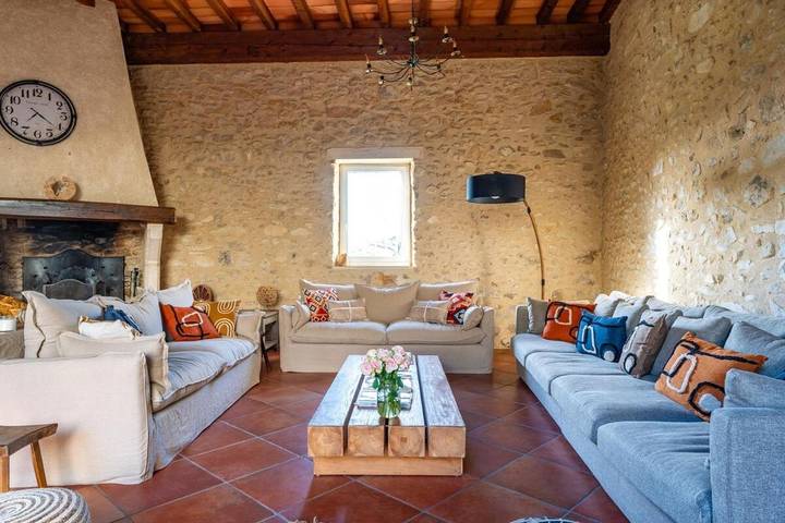Location de vacances pour 15 personnes, avec Terrasse ainsi que Jardin et Piscine à La Bâtie-Rolland