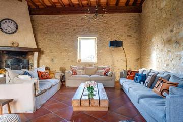 Gîte pour 20 personnes, avec piscine et jardin à La Bâtie-Rolland