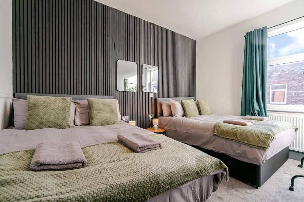 Tallis House, Manchester, Sleeps 8 in Manchester, Greater Manchester