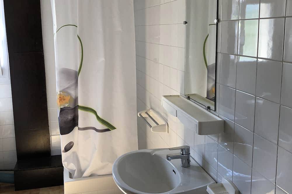 Appartement entier, A 300m de la plage du Lac de St Ferréol, location en rez-de chaussée de maison in Sorèze, Lauragais