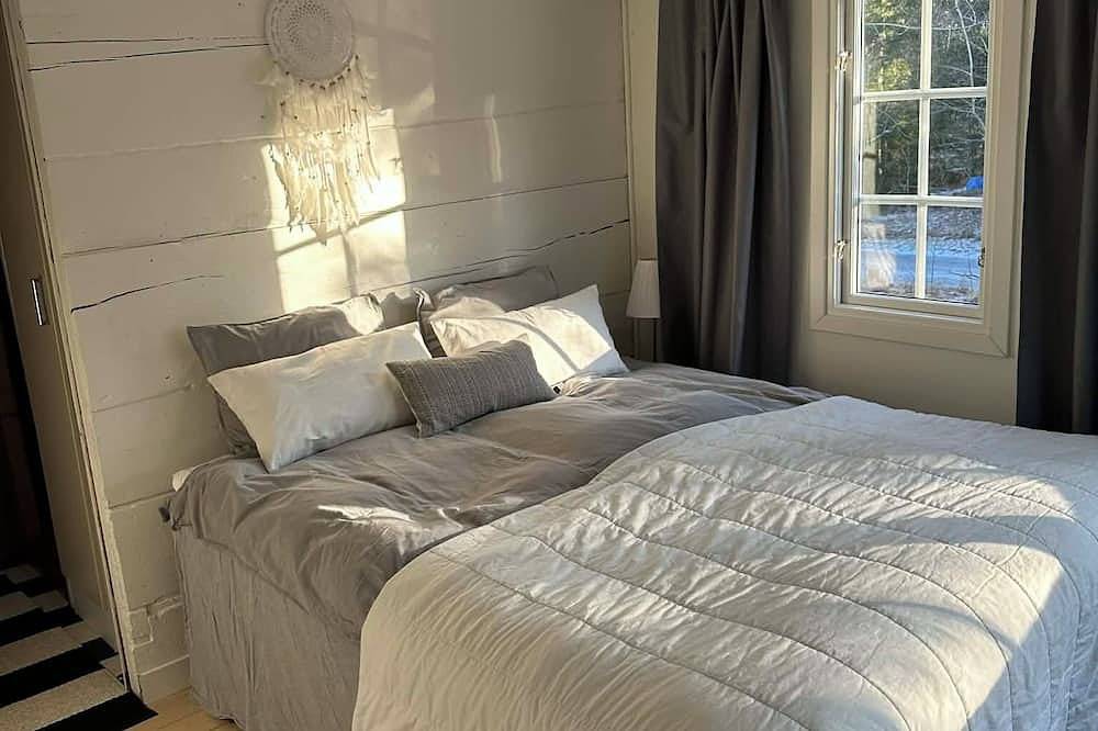 Cozy cottage with terrace, garden & nature in Mälaren