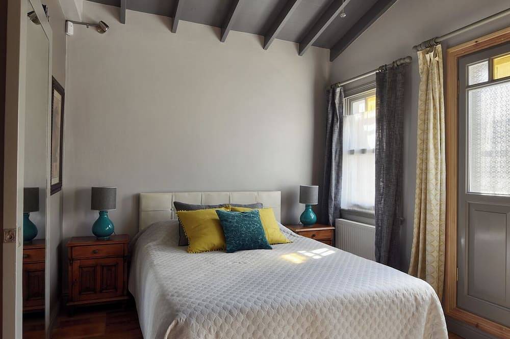 Charming 2-bedroom house with Wifi and Ac in vibrant Istanbul in Fatih, Istanbul