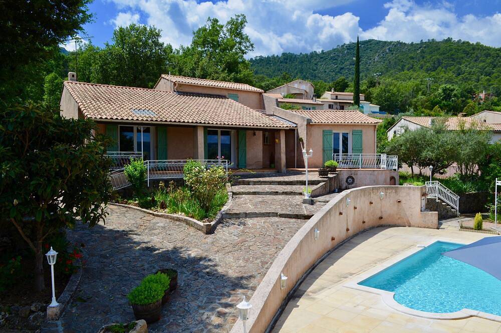 Villa provençale avec piscine et jardin arboré au coeur de la Provence Verte in La Celle (Var), Région de Brignoles
