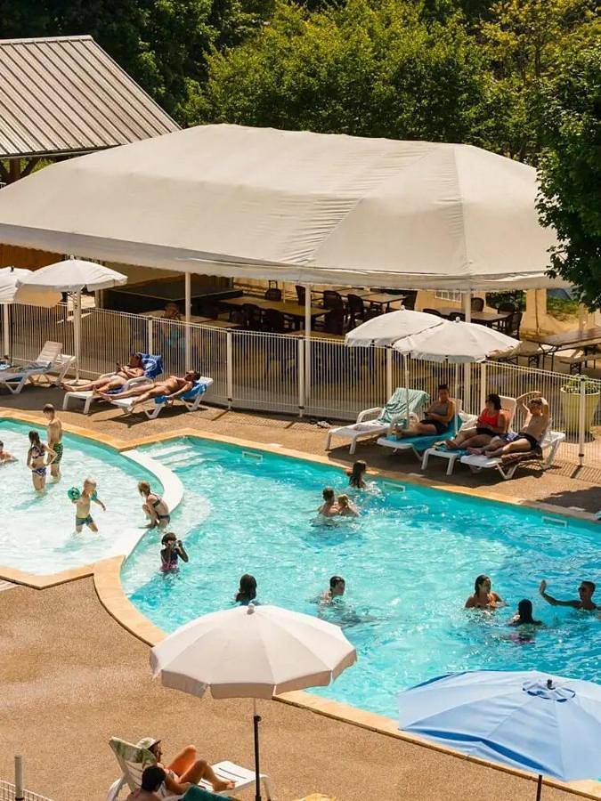 Camping pour 5 personnes, avec piscine, animaux acceptés