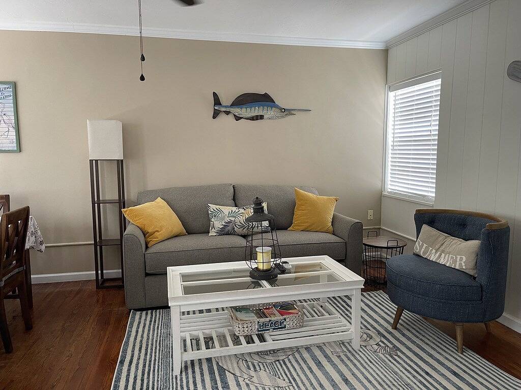 Ganze Wohnung, Nur wenige Schritte zum Strand! Zieh deine Schuhe aus, entspann dich, du bist am Strand Bungalow in Pompano Beach, Broward County