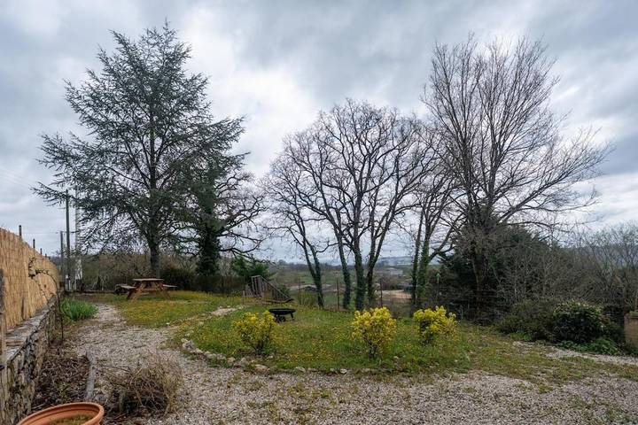 Location de vacances pour 15 personnes, avec piscine ainsi que vue et terrasse, animaux acceptés à Azerat - 4