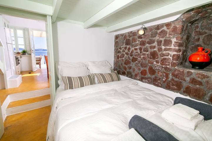 Armeni Beach House - mit privatem Bootsservice! in Oia, Santorin