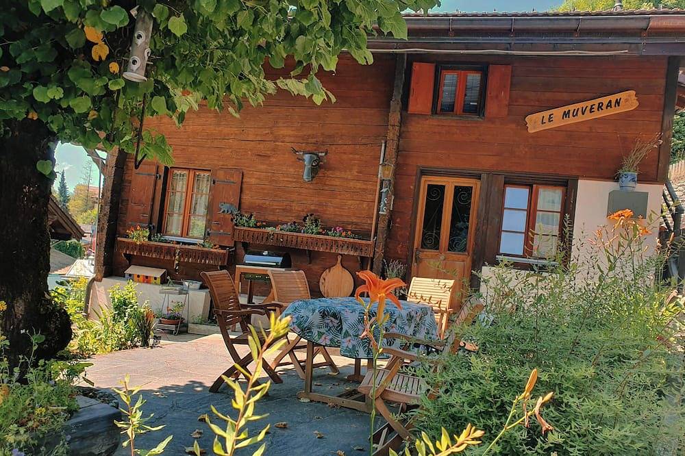 Chalet le muveran, plein centre de gryon avec jardin! in Gryon, Alpes Vaudoises