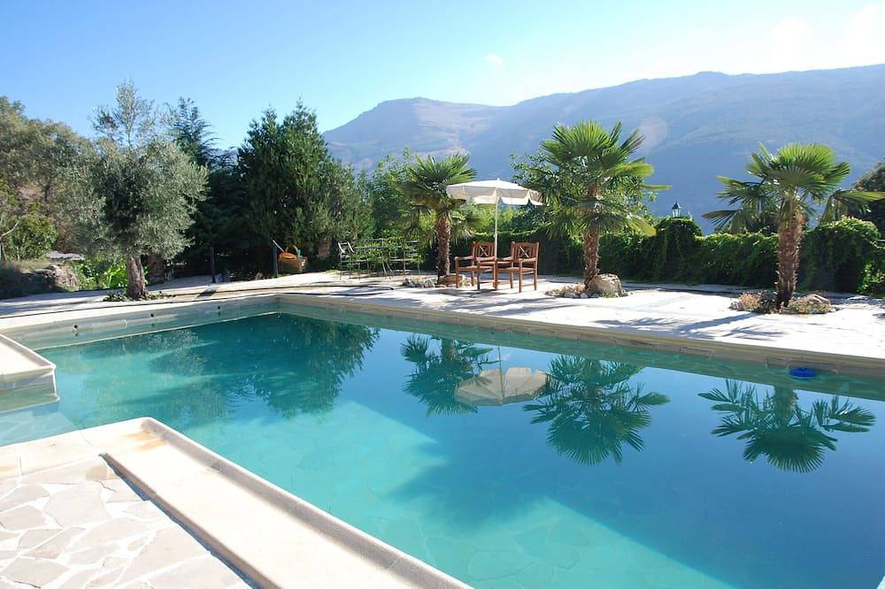 Unique cottage for 2 retreat with pool in Sierra Nevada National Park Alpujarras in Busquístar, Granada Province