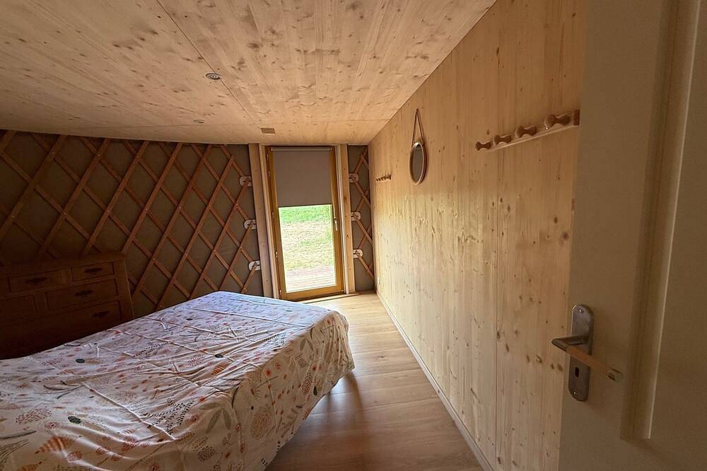 New, magnificent contemporary yurt in the heart of nature, between land and sea. in Arzano, Quimper region