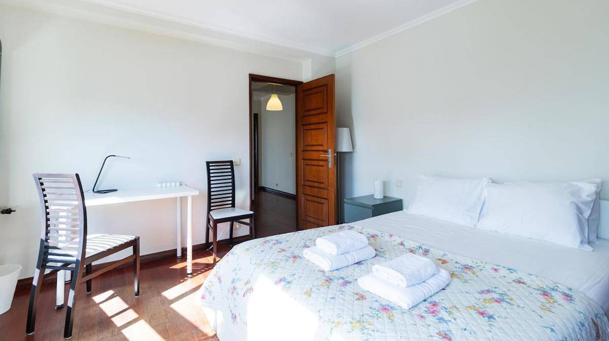 Four-Bedroom House in Aldoar, Oporto