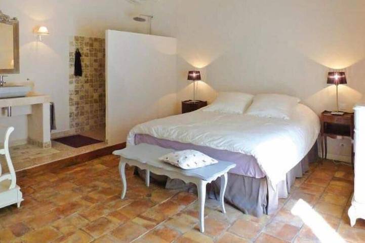 Location de vacances pour 8 personnes, avec terrasse ainsi que jardin et jacuzzi à Caderousse - 2