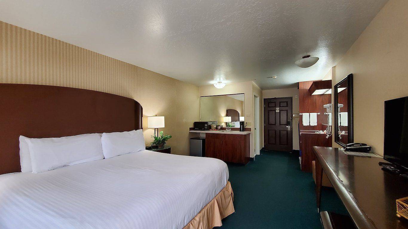 Rogue Regency Inn Medford Airport in Medford, Oregon
