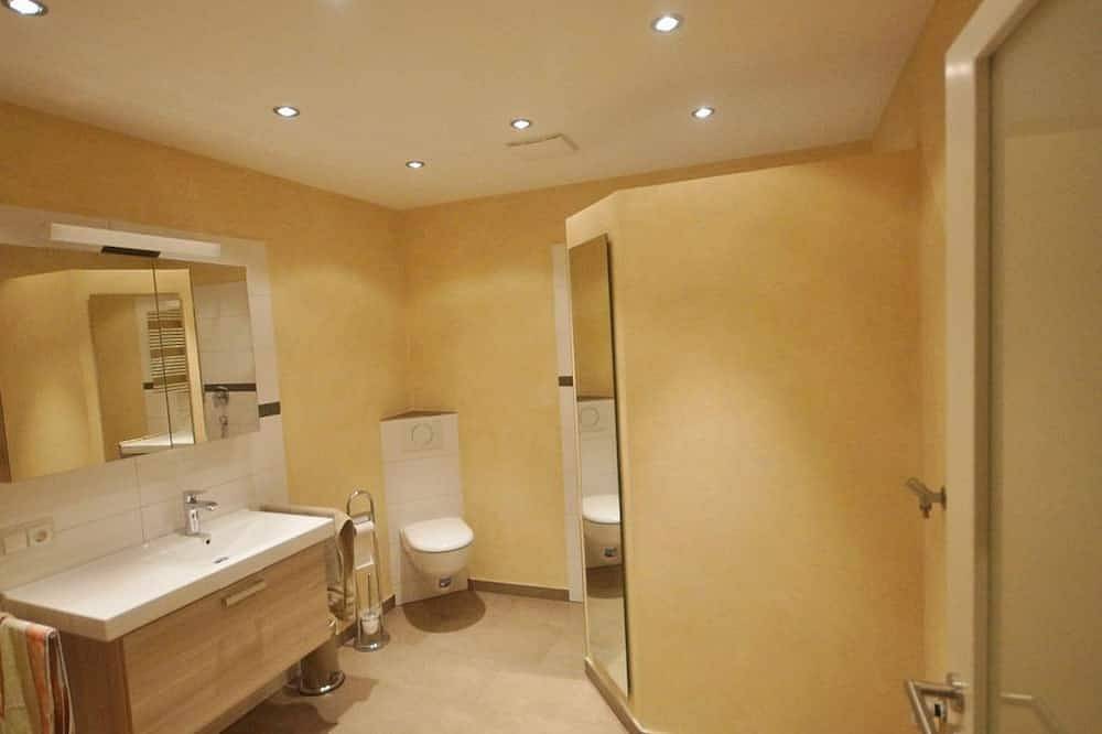 Ganze Wohnung, Ferienwohnung Moog - 2-Bett-Ferienwohnung Dusche/Wc, 1 Schlafraum in Lonnig, Osteifel