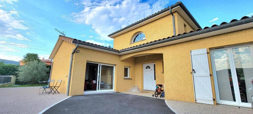 Location de vacances pour 2 personnes, avec jardin ainsi que vue et terrasse, animaux acceptés à Prissé - 3