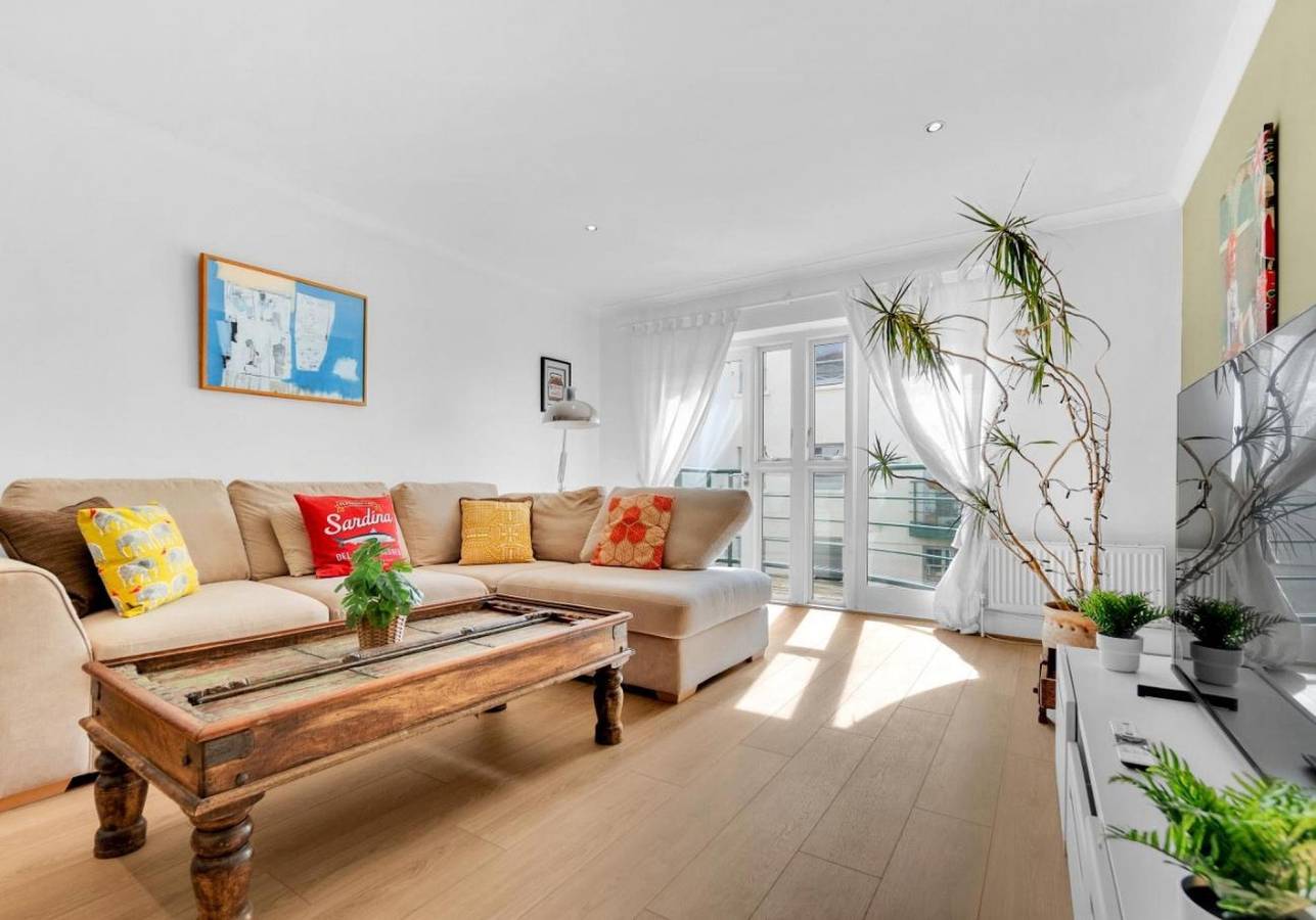Golden Sunset House Free Parking | By My Getaways in Hove, Brighton
