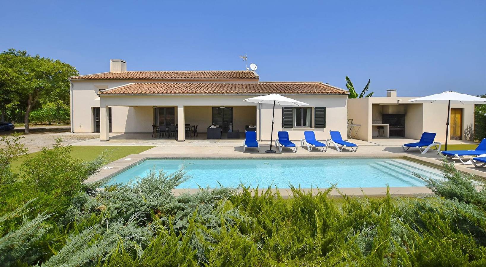 Modernes Haus in Meeresnähe in Cala Mendia, Manacor