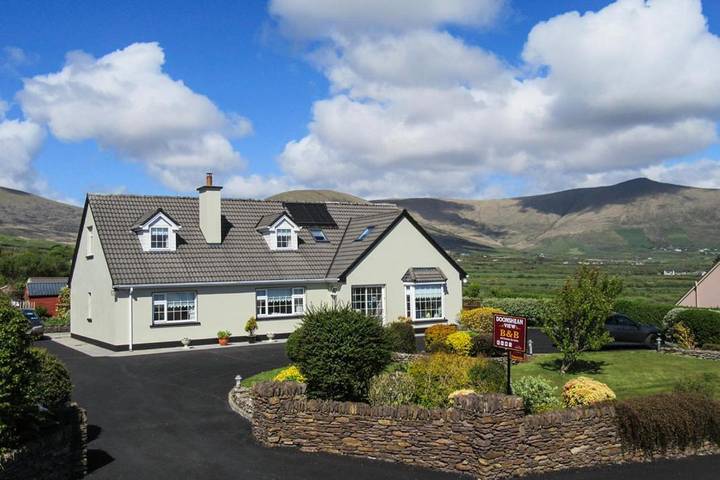 Bed & breakfast for 2 people, with Terrace and Garden as well as View in Dingle Peninsula