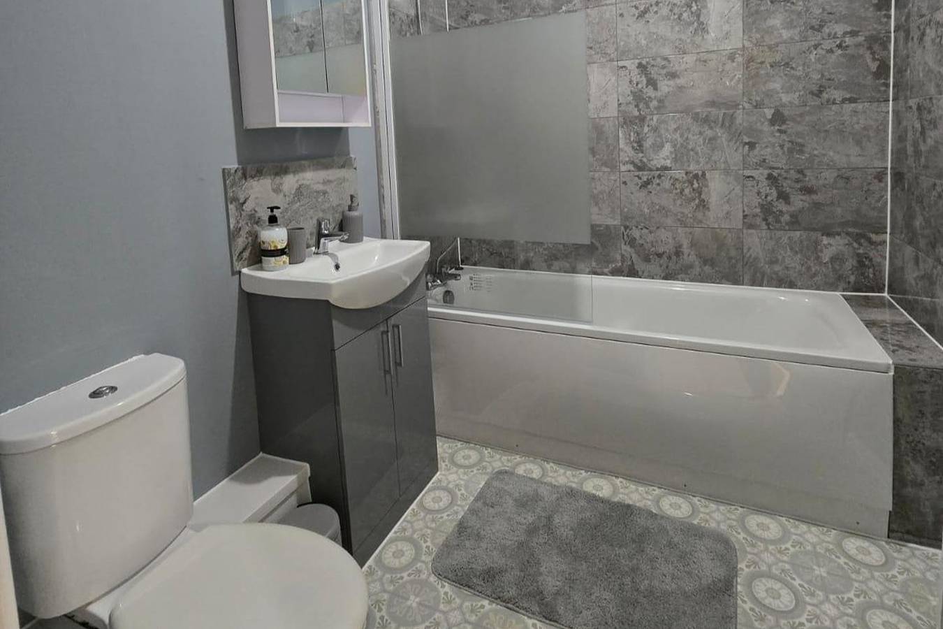 Ganze Ferienwohnung, Modern City Apartment, Sleeps 4 with Parking in Northampton, Northamptonshire