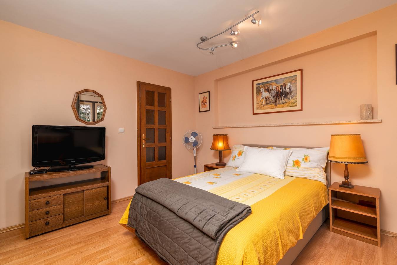 Appartement entier, Appartement de deux chambres avec la terrasse Bale, Rovinj A-22881-a in Bale (Croatie), Région de Rovinj