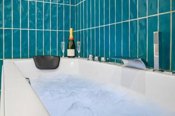 Gîte pour 4 personnes, avec jacuzzi à Montry