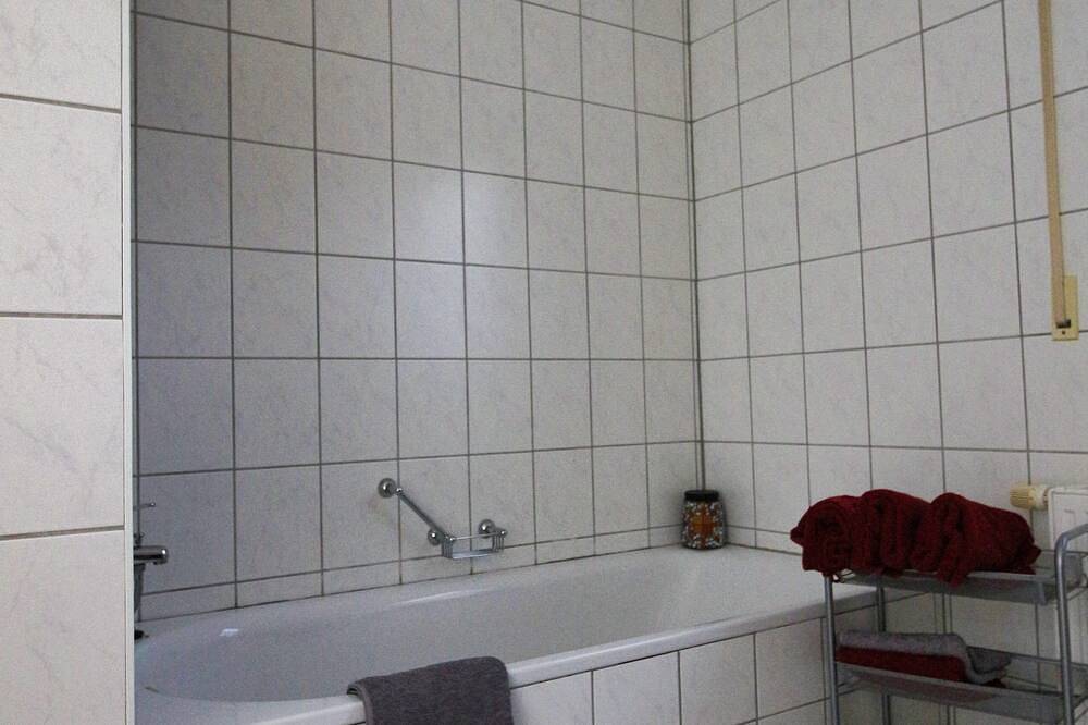 Ganze Wohnung, Ruhige Ferienwohnung mit großem Garten (125 qm) in Wilnsdorf, Kreis Siegen-Wittgenstein