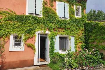 Gîte pour 8 personnes, avec jardin et jacuzzi ainsi que piscine et sauna, animaux acceptés dans Domaine de Fayence