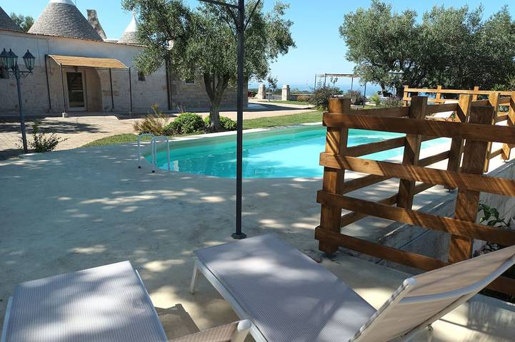 Location de vacances pour 8 personnes, avec terrasse et jardin à Impalata