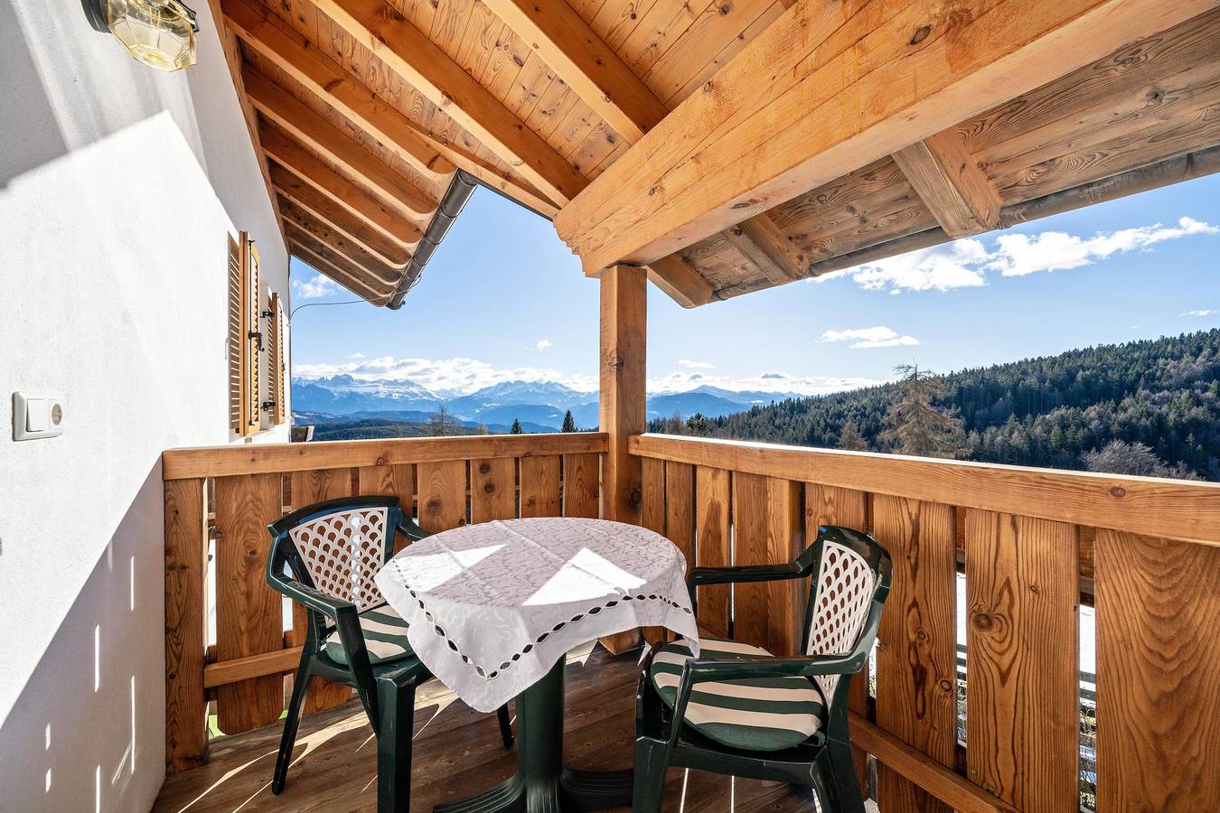 Ganze Wohnung, Ferienwohnung 'Stücklhof Wohnung Arnika' mit Bergblick, Gemeinschaftsgarten und Wlan in Jenesien, Sarntaler Alpen