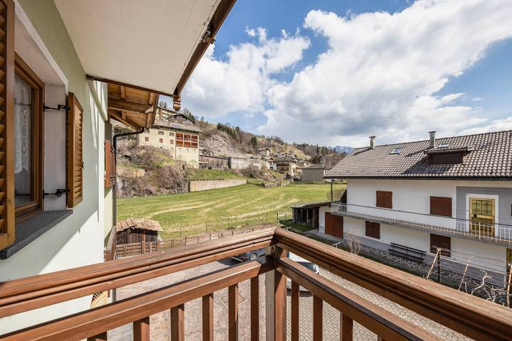 Entire apartment, Holiday Apartment "Viola" with 2 Balconies & Mountain View in Molina di Fiemme, Castello-Molina di Fiemme