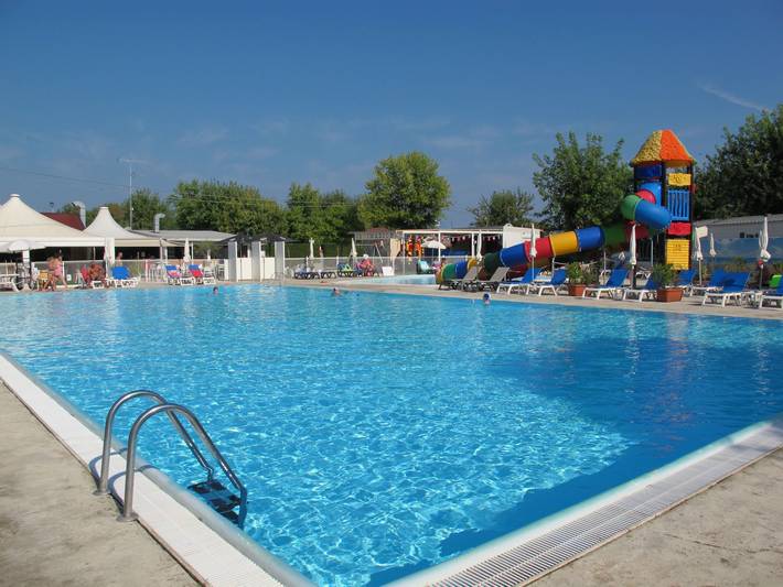 Location de vacances pour 6 personnes, avec jardin ainsi que bassin pour enfant et terrasse, animaux acceptés à Peschiera del Garda - 4