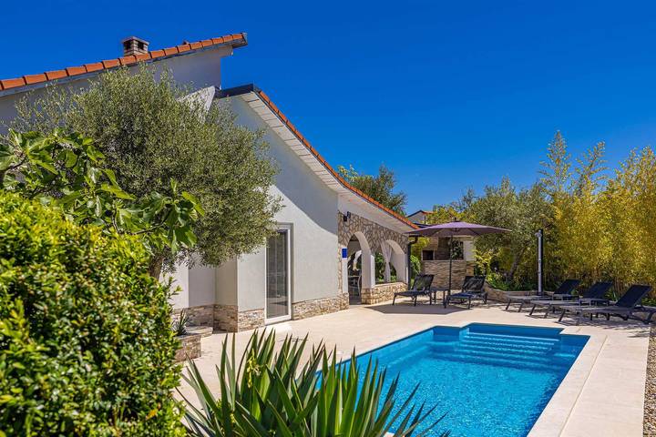 Ferienwohnung für 6 Personen, mit Pool und Garten, kinderfreundlich in Pinezici - 3