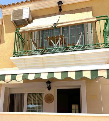 Location de vacances pour 4 personnes, avec piscine ainsi que terrasse et vue à Isla Plana