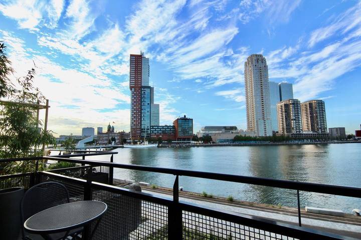 Hotel voor 2 personen, with Balkon and Terras as well as Uitzicht in Rotterdam