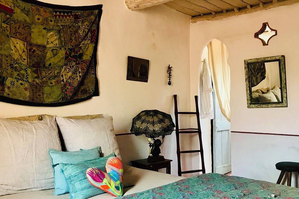 A L'ombre des Dentelles Maison du 13ème Siècle Entièrement Restaurée in Sarrians, Vaucluse