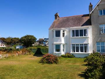Holiday Home for 4 People in Rhosneigr, Isle of Anglesey, Photo 1