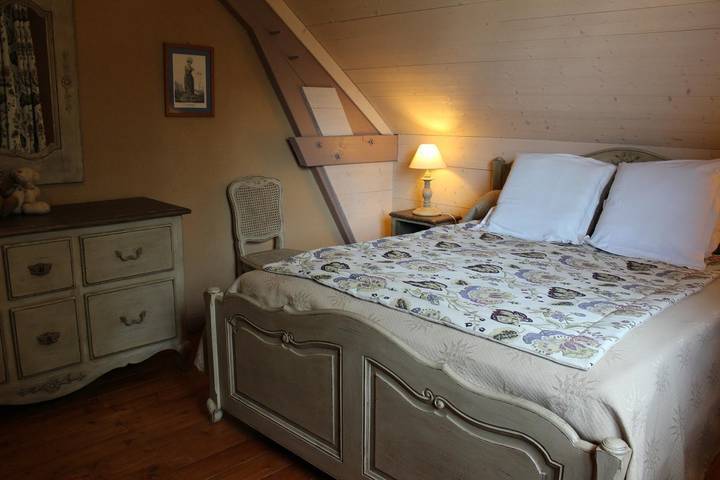 Gîte pour 4 personnes, avec piscine ainsi que terrasse et jardin, animaux acceptés à Brison-Saint-Innocent - 4