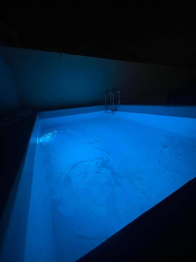 Villa pour 13 personnes, avec jacuzzi ainsi que jardin et piscine, animaux acceptés dans Val-d'Oise - 2