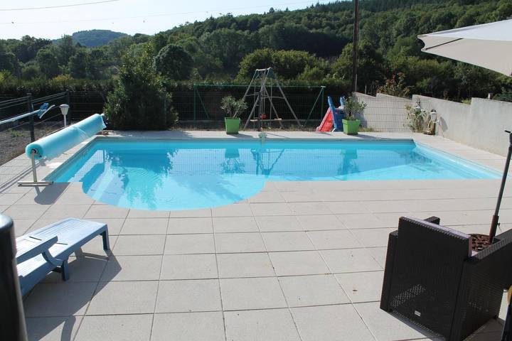 Gîte pour 6 personnes, avec Terrasse ainsi que Jardin et Piscine dans le Parc naturel régional du Morvan