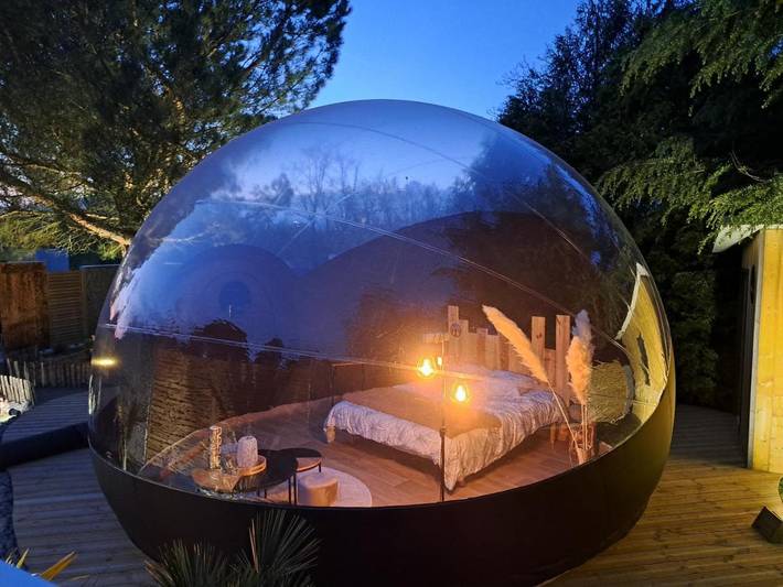 Tente pour 2 personnes, avec Jacuzzi ainsi que Terrasse et Jardin