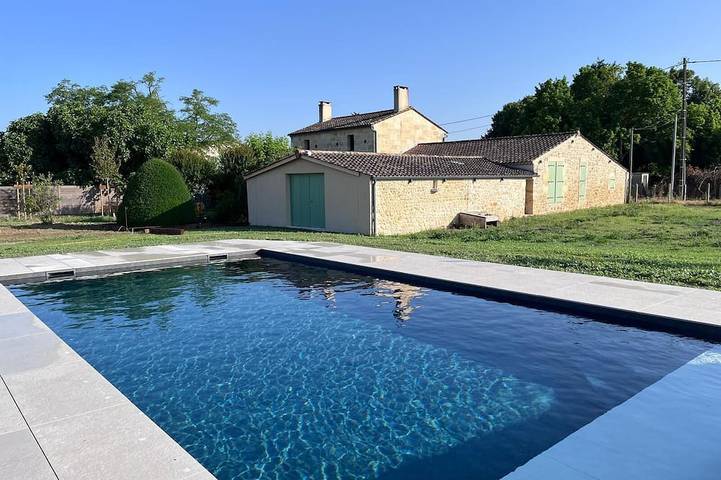 Location de vacances pour 10 personnes, avec jardin à Jau-Dignac-et-Loirac